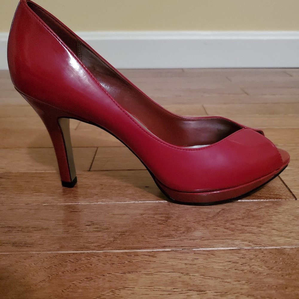 Anne Klein Genuine Patent Leather Peep Toe Heels Size 8
